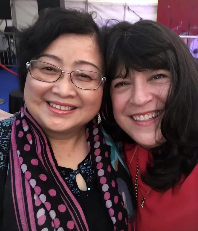 冲上热搜中国最性感的生意被她带火了K8凯发·国际网站66岁的“女王”(图3)
